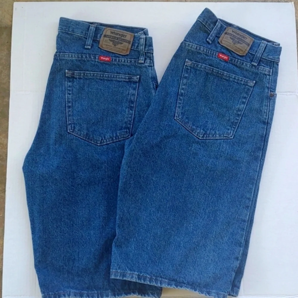WRANGLER Classic 5 pocket Relaxed Fit Jean Shorts. Sz 34 Tall. 2 PAIRS!